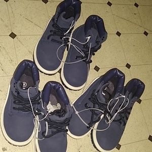 3 pairs of boys boots .